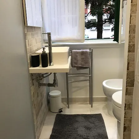 Apartment 25 - Near Metro M3 Milan