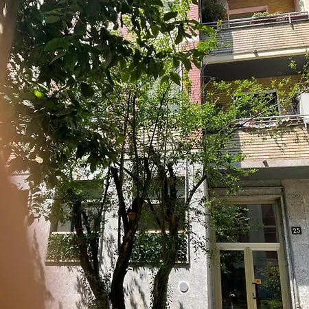 25 - Near Metro M3