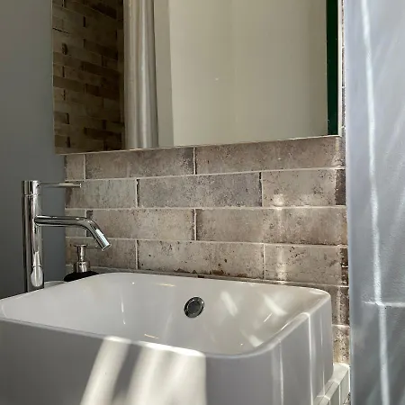 Apartment 25 - Near Metro M3 Milan