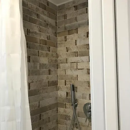 25 - Near Metro M3 Apartment
